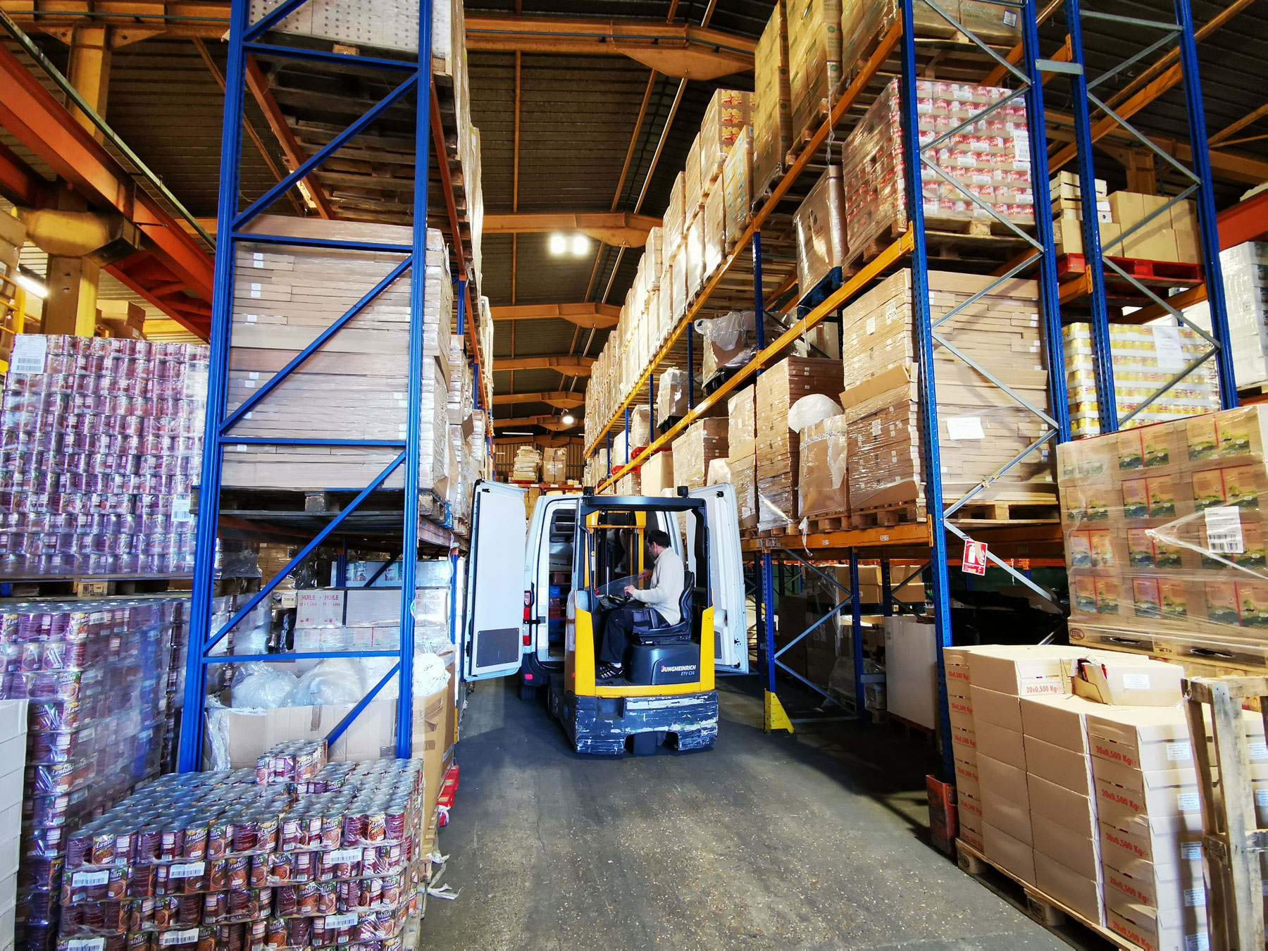 stockage-logistique-du-Secours-Populaire-(©.D.R.)