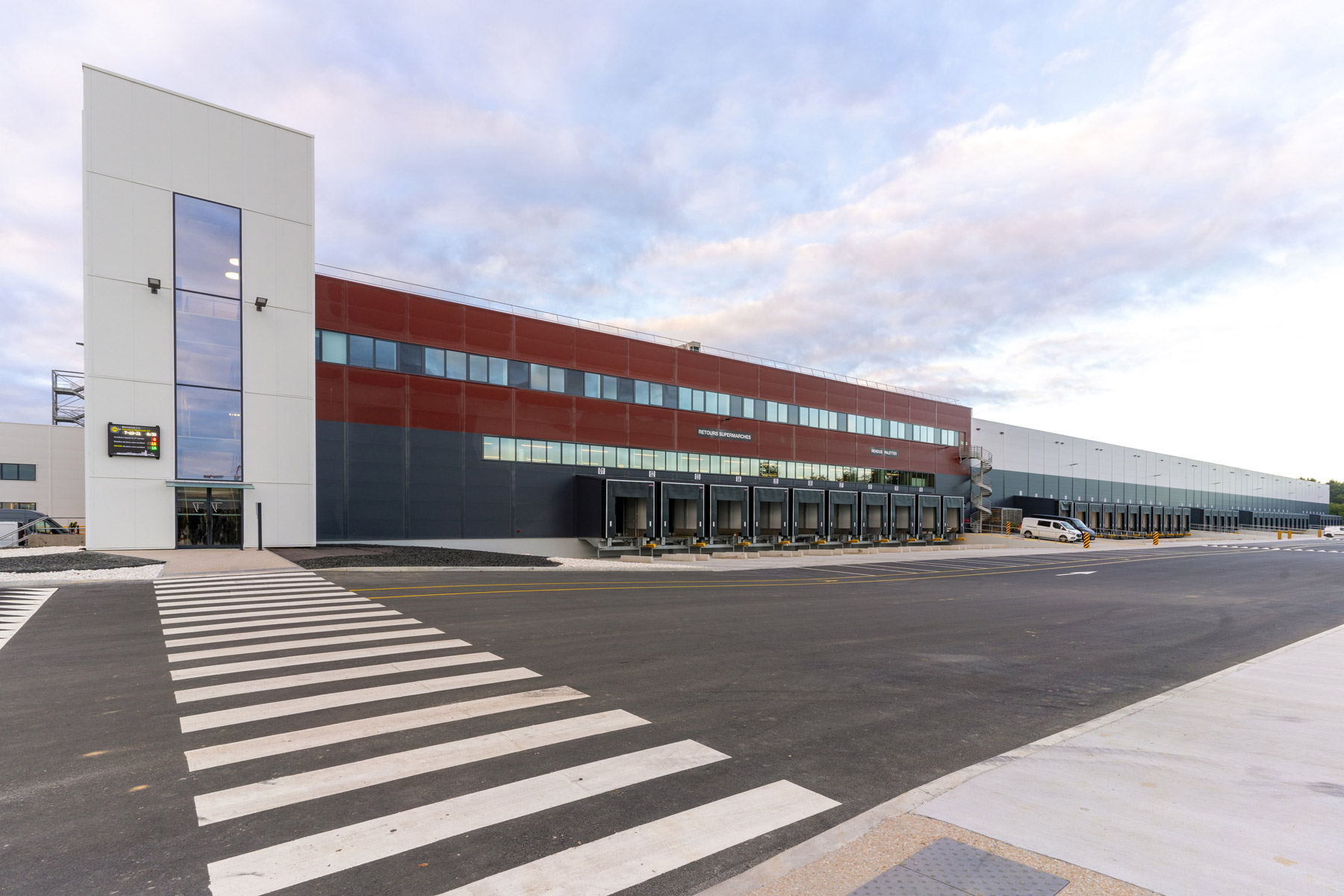entrepot-logistique-friche-Carquefou-(©Photo-Heliotropic)